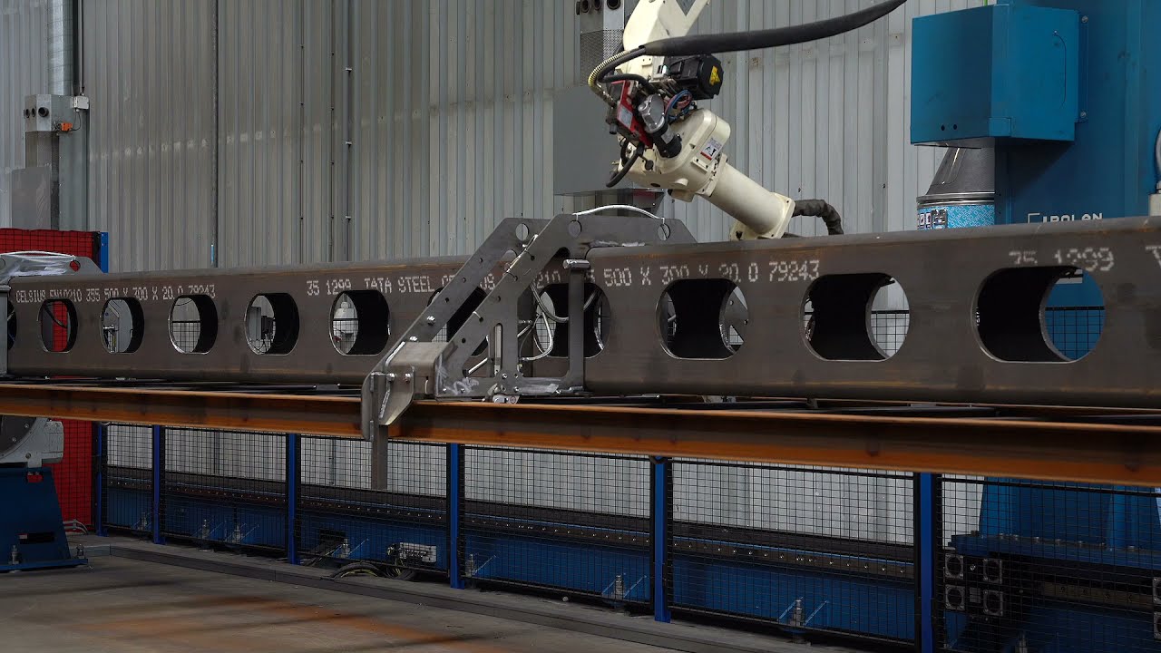 Blue Workx' grote lasrobot-installatie van ruim 26,5 meter #metal  #robot #otc #gantry #welding