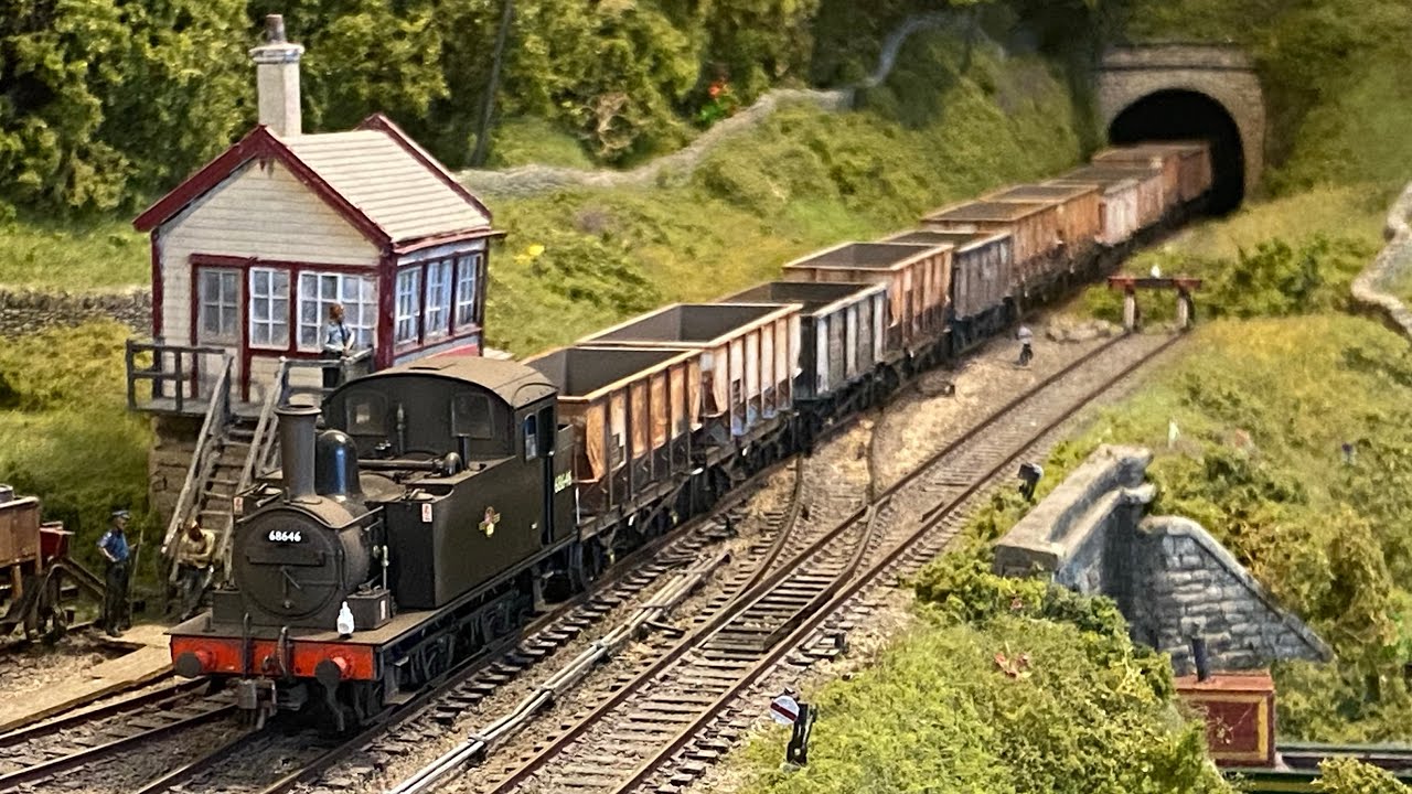 The Best in the Business? - Accurascale’s New J68 & Coal  Hopper Wagons and a Layout Update