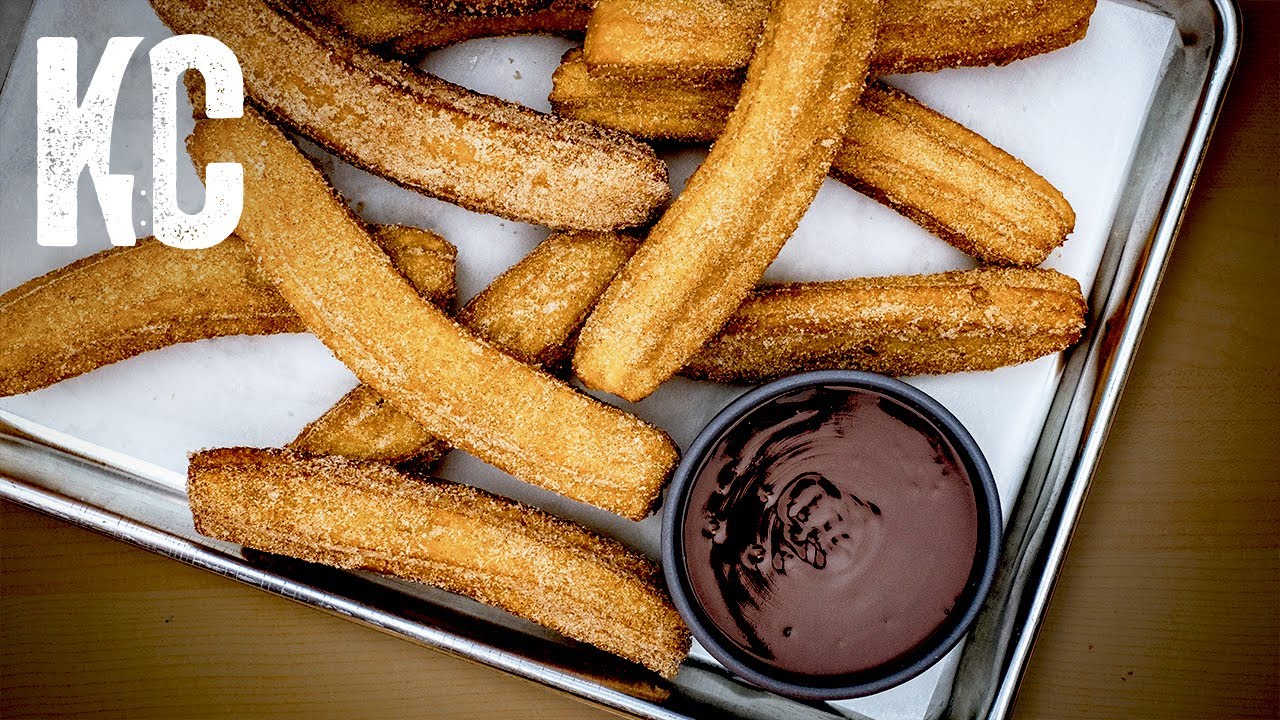 HOMEMADE CHURROS WITH CHOCOLATE SAUCE | Churros Mexicanos