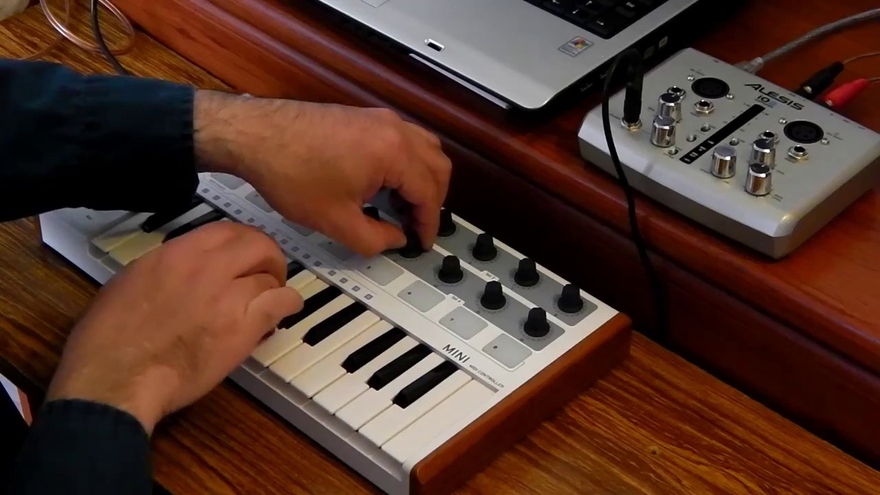 Worlde Mini USB MIDI Controller Alesis iO2 Express Superteclados.com