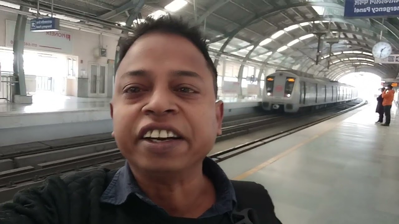 Metro Ka Pehla Safar 🚇😲 | First Time Metro Experience | Suraj 4 inch creator