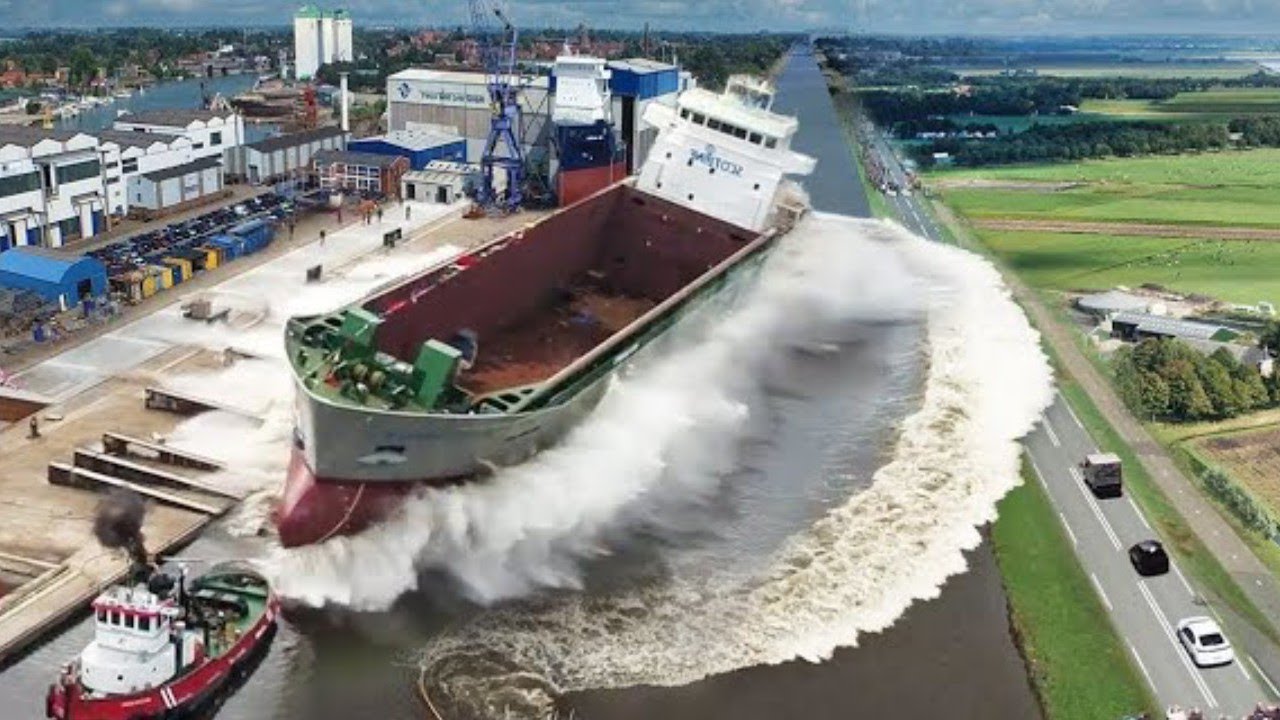 Ship Launch 10 Awesome Waves, FAILS and CLOSE CALLS