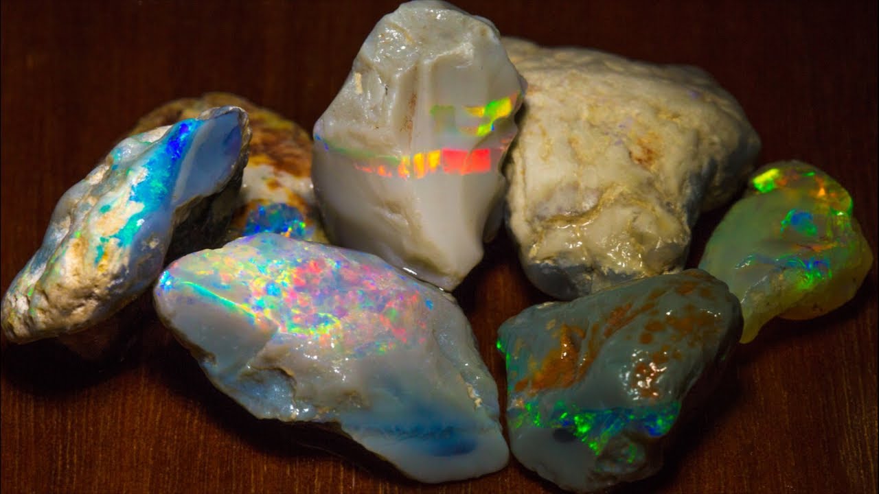 Rough opal cutting LIVE