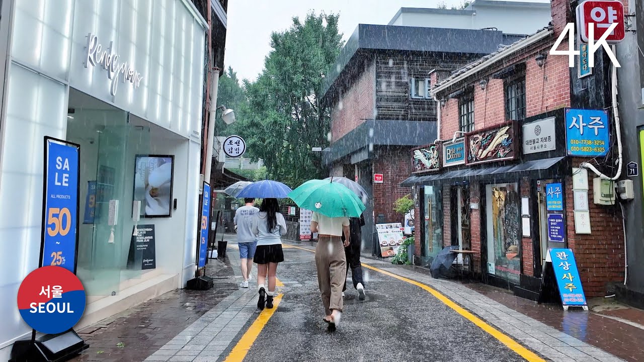 Seoul Heavy Rain Walk in Bukchon Hanok Village (북촌한옥마을) South Korea