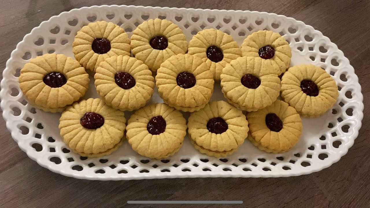 Yummy jam cookies 