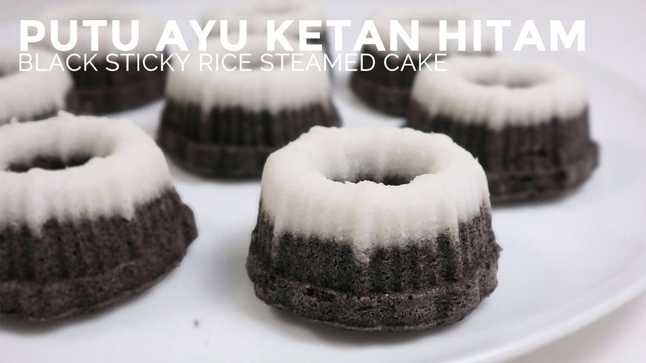 PUTU AYU KETAN HITAM // BLACK STICKY RICE STEAMED CAKE WITH COCONUT TOPPING