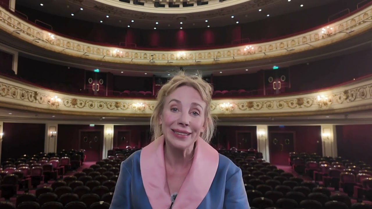 Julie Depardieu pr&eacute;sente 