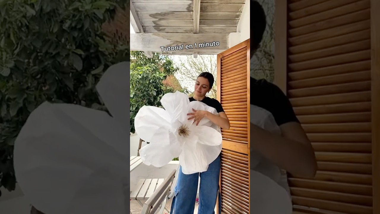 Flores gigantes de papel #diy tutorial f&aacute;cil en 1 minuto.
