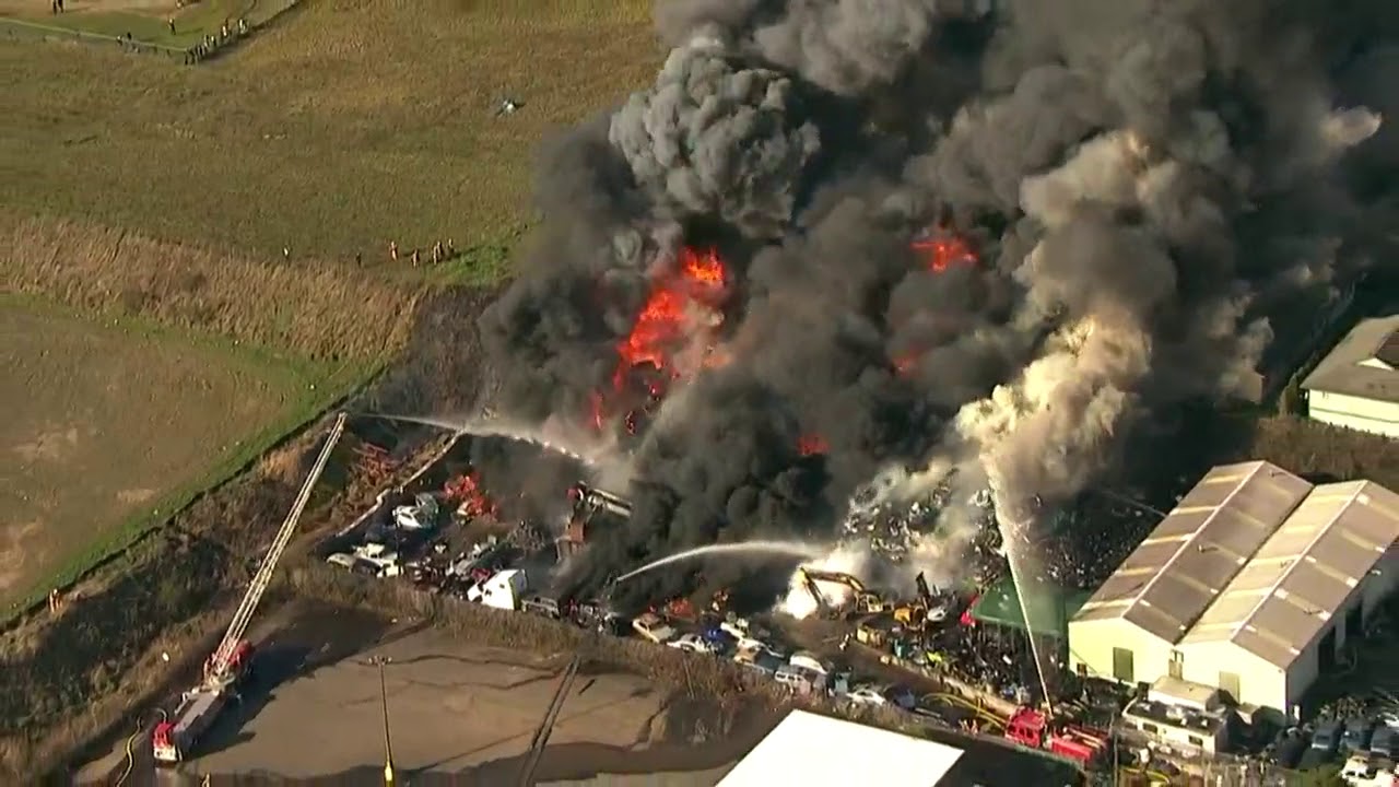 Sky8 flies over large fire in Northeast Portland