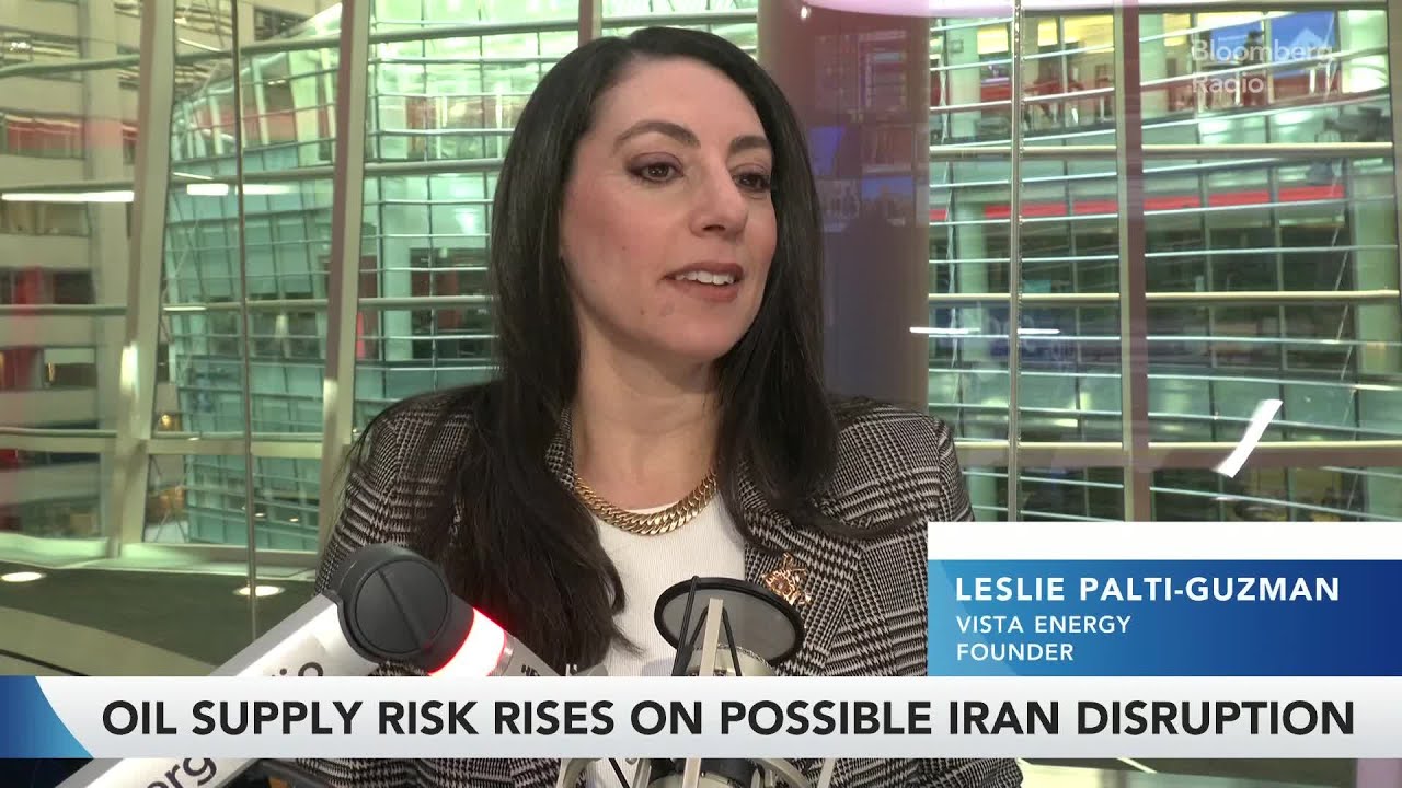 Oil Holds Gain as Iran Protests Offer Fresh Crude Supply Risk