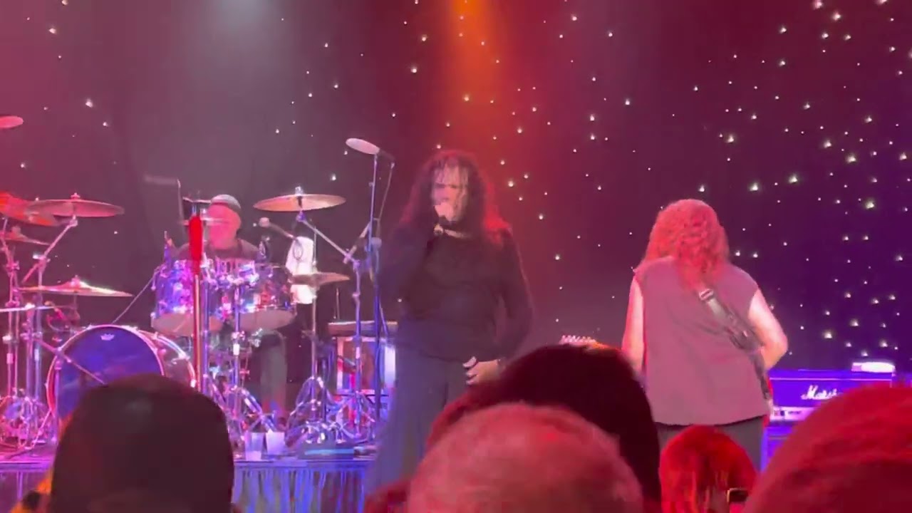 SOTO closes the show with A ROCKIN’ MEDLEY 🤘 MONSTERS of ROCK CRUISE 2022 🤘🎸