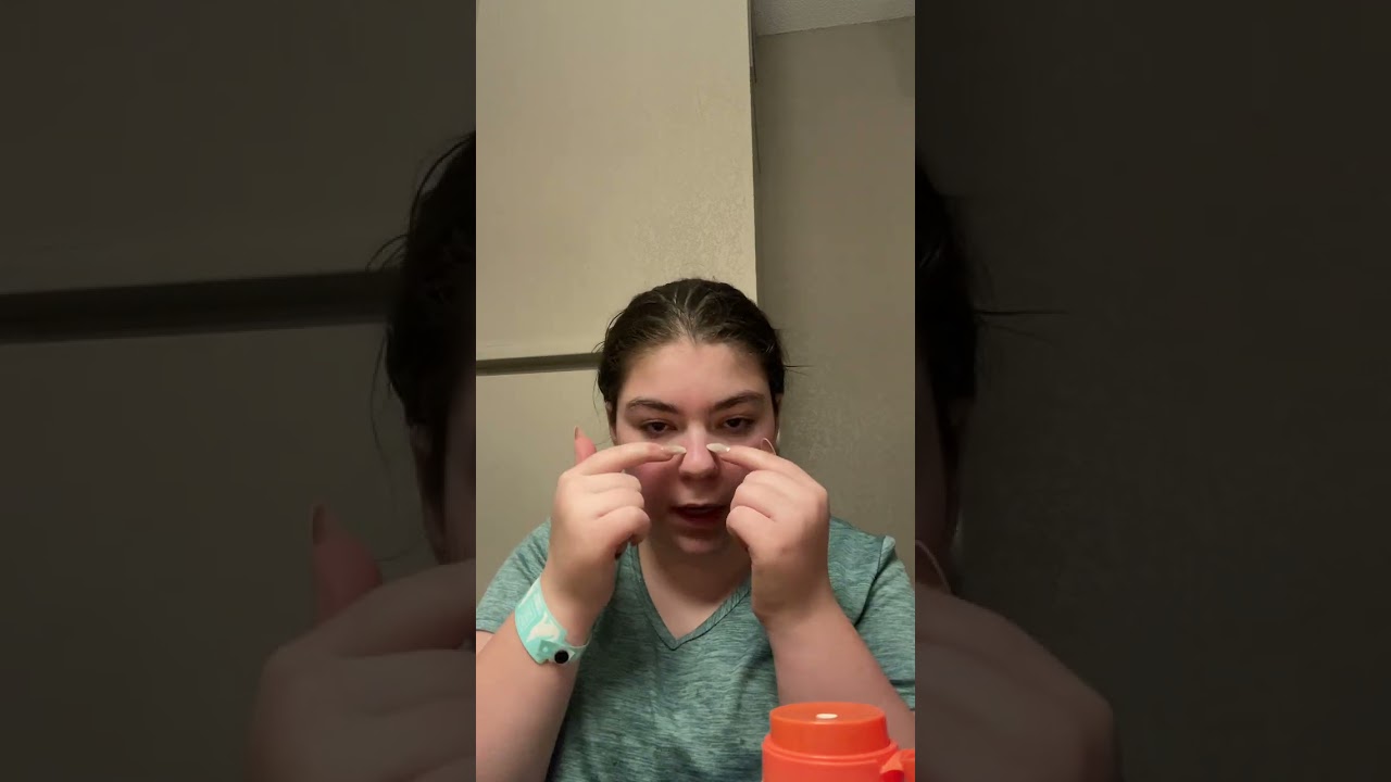 Doing some skin care to try and get rid of the redness on my cheeks ￼