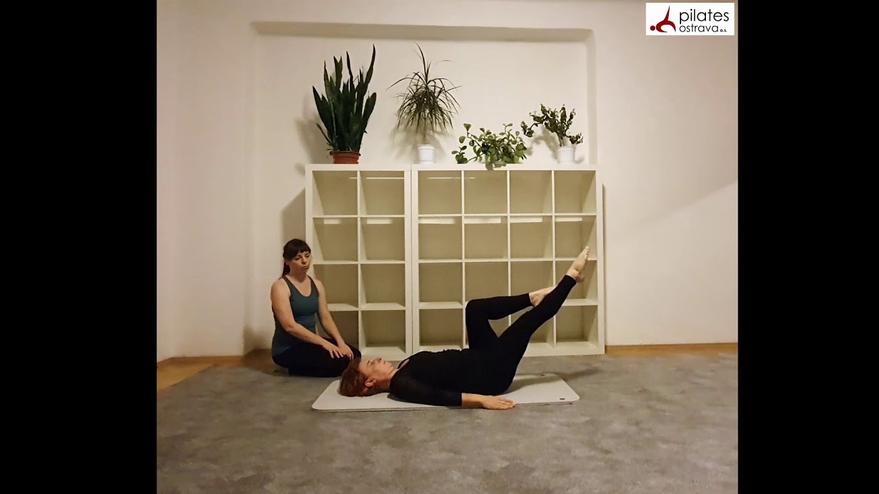 Jak správně cvičit základní cviky v Pilates - One Leg Stretch