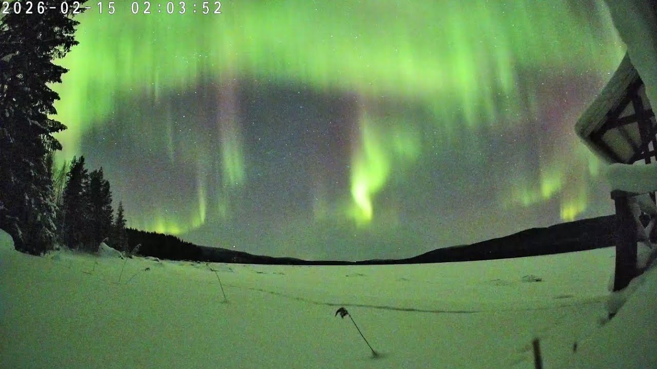 Timelapse with Northern Lights all night until dawn 🇸🇪💚
