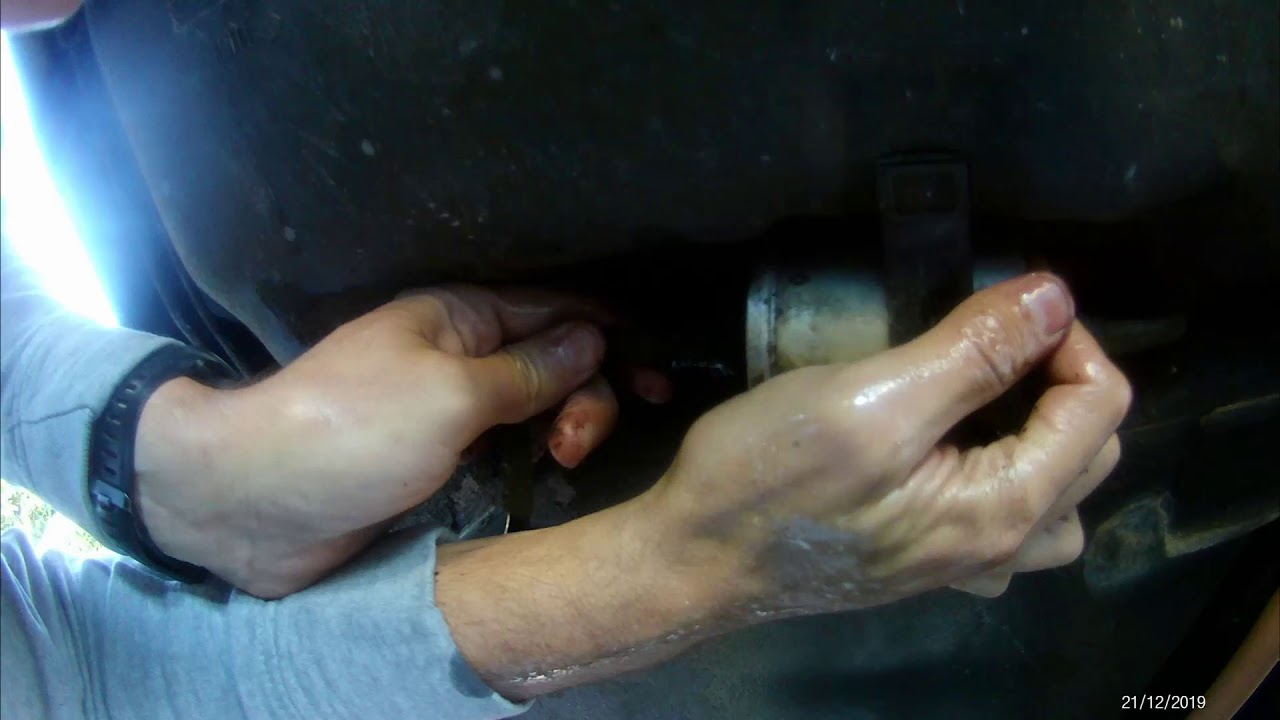 Remplacement du filtre à essence sur une Renault Twingo