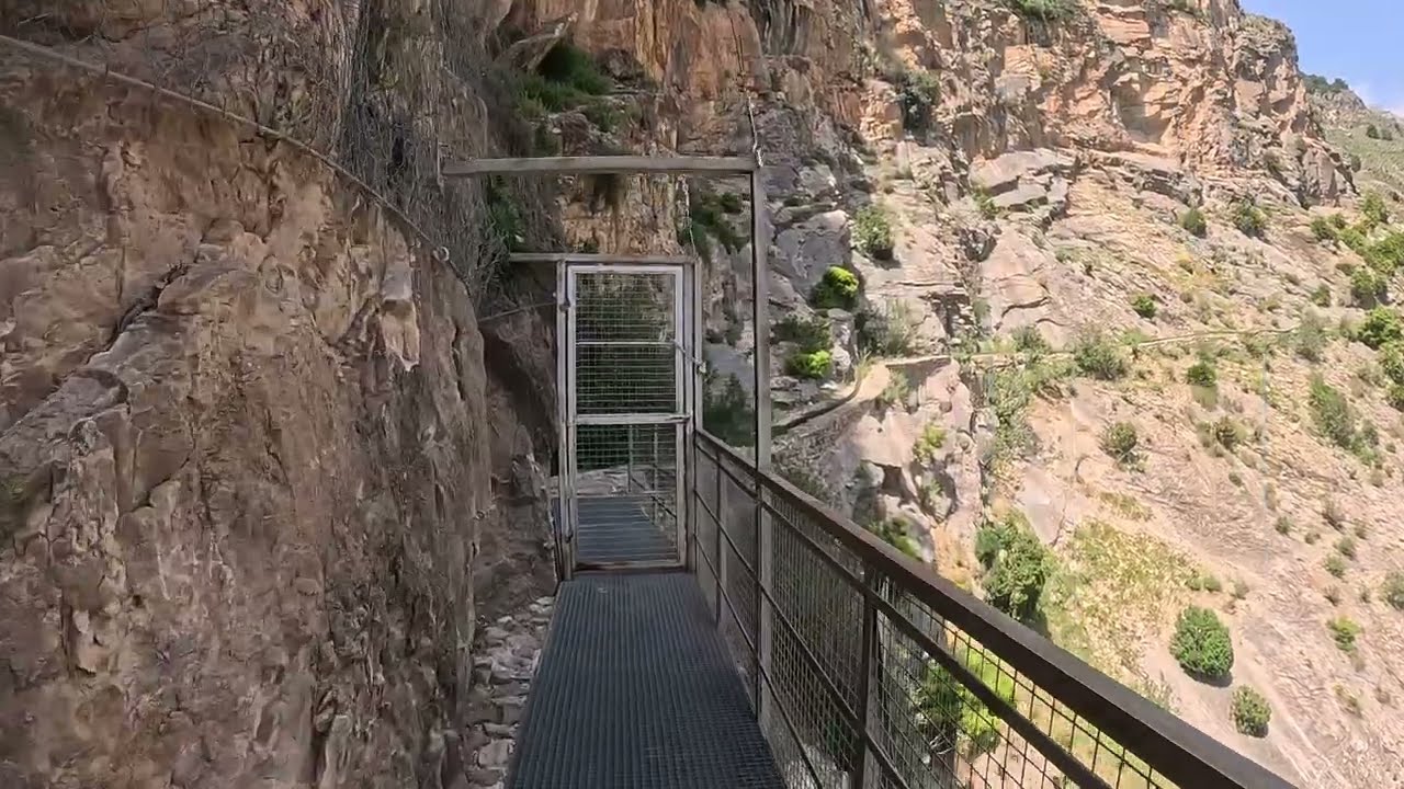 El Saltillo de Canillas de Aceituno. Puente Colgante El Saltillo.