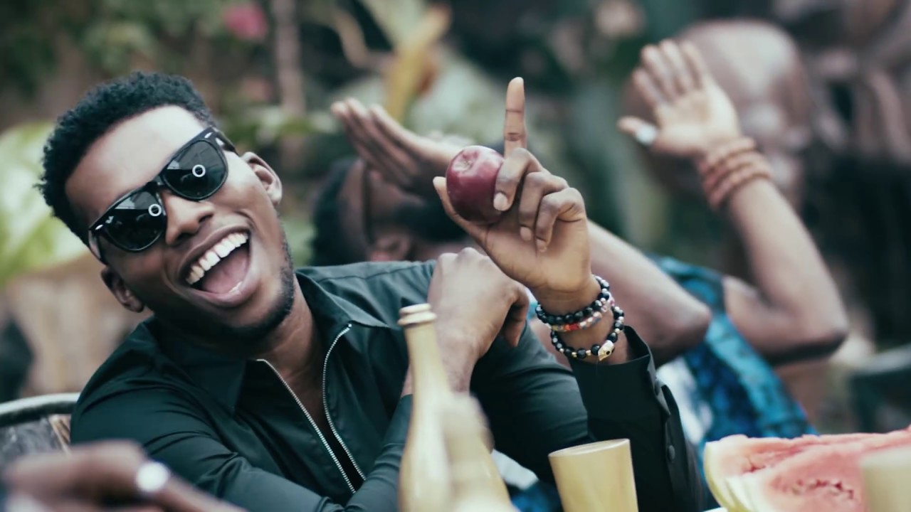 Keeny Ice ft Victor AD - Ebe God (Official video)