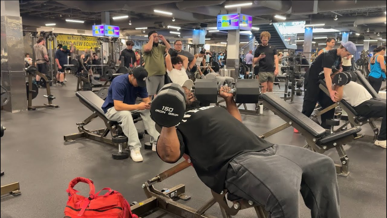 Дорога к Natty Pro-Torso в спортзале Golds в Калифорнии