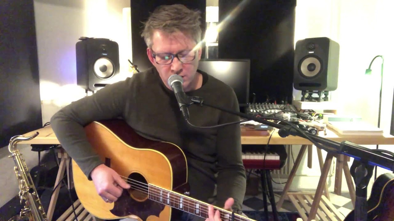 "Take On Me" by A-ha with Voicelive 3 Extreme. Cover by "One Man Pedal Show"