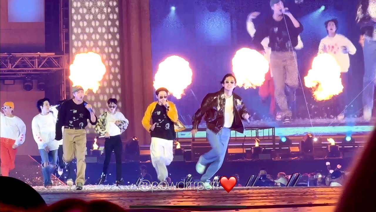 220408 - FANCAM - Airplane 2 + Baepsae - BTS PTD Las Vegas - Day 1 @ Allegiant - 4K 직캠