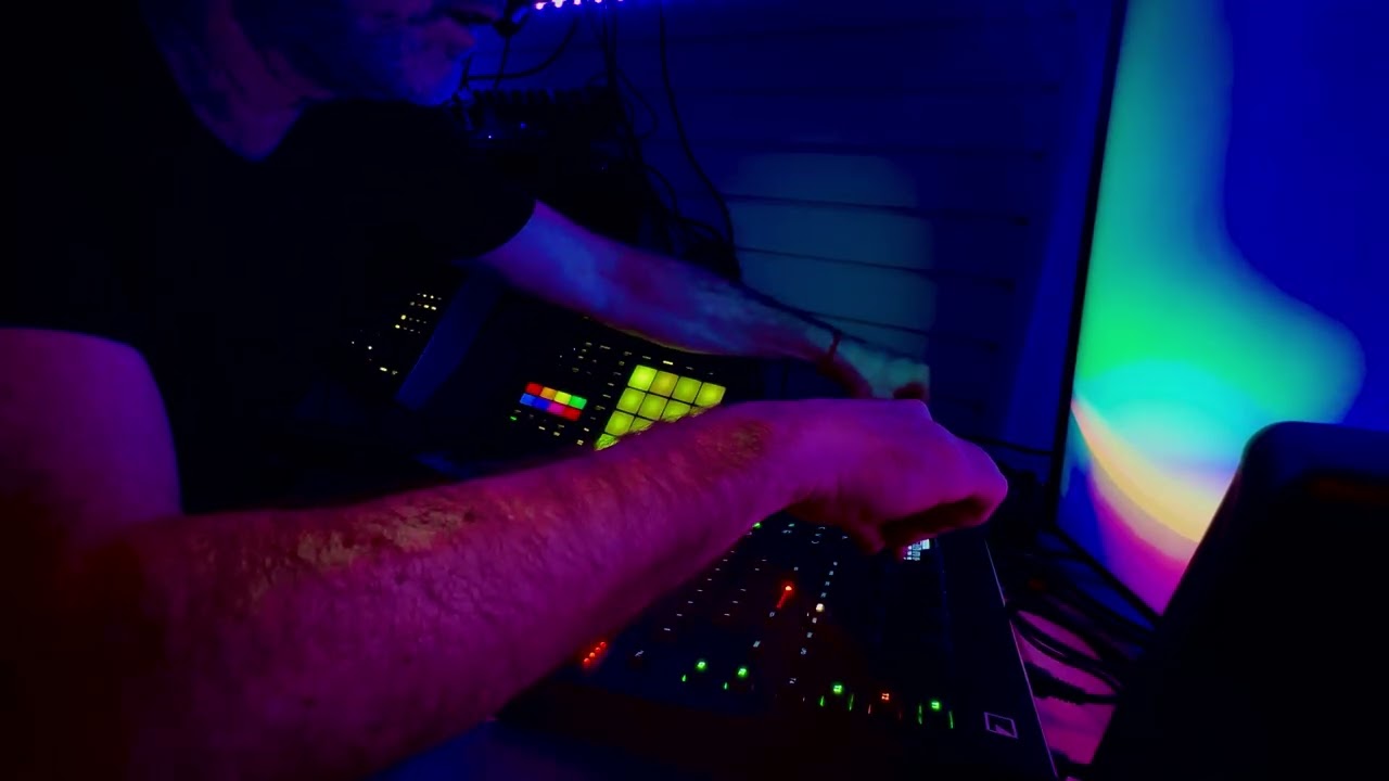 Dark Dub Techno noodle on a TR-1000, Dreadbox Hades, Analog 4. Avalon sat this one out.