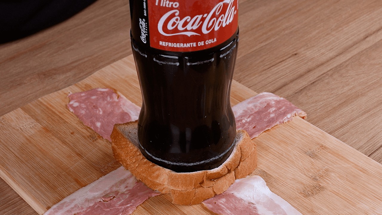 Um pequeno truque com Coca-Cola e o pão com bacon se transforma em um café da manhã genial