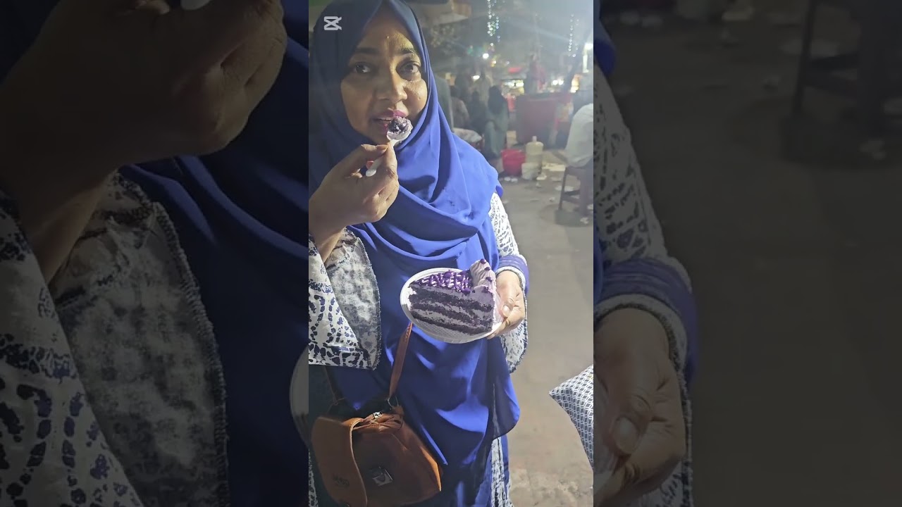 প্রতিটা শহর আনন্দে মুখরিত ঈদ কেনাকাটায় ব্যস্ত মানুষ 😊🥰❤️