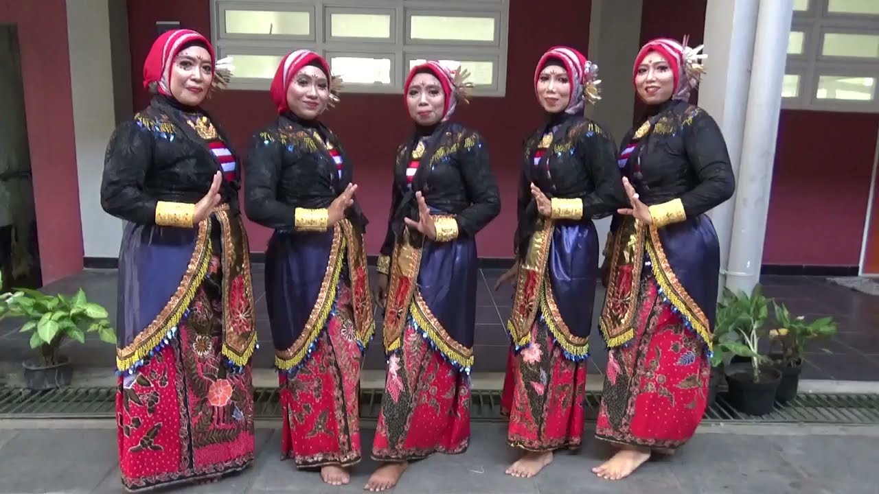 Tari Tradisional Tanduk Majeng Ole Olang Ngapoteh Madura