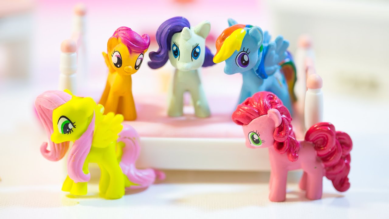 Five Little Ponies Jumping On The Bed | Nursery Rhymes Video by Little Baby Paws