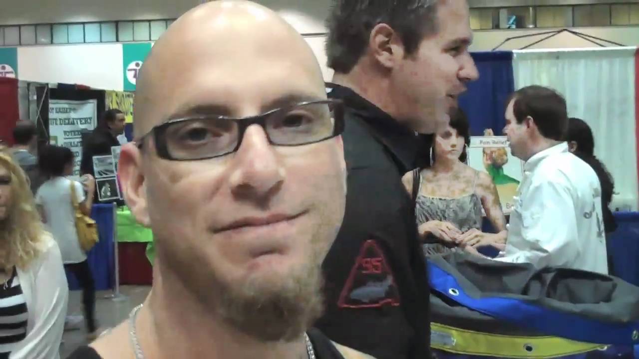 Hot Girls & Hash Pipes, Hemp Con Event part 2 on HashbarTV
