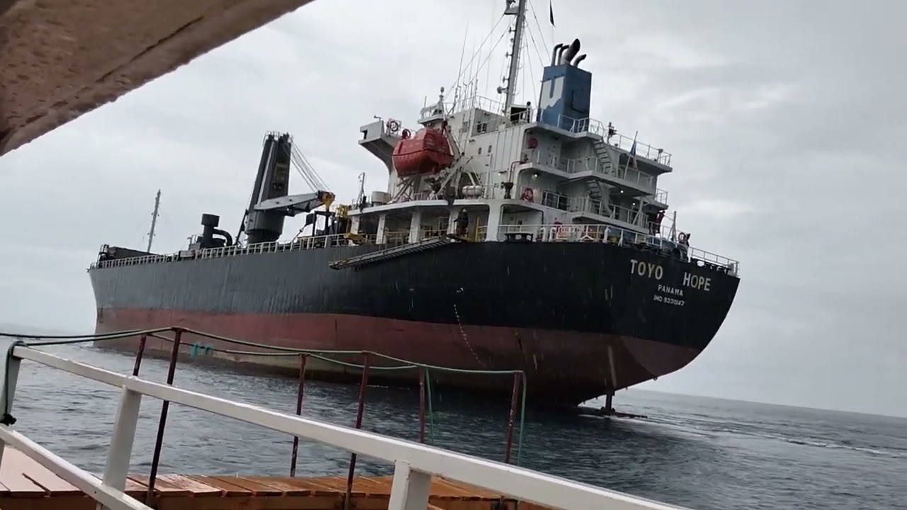 Departure of MV TOYO HOPE 