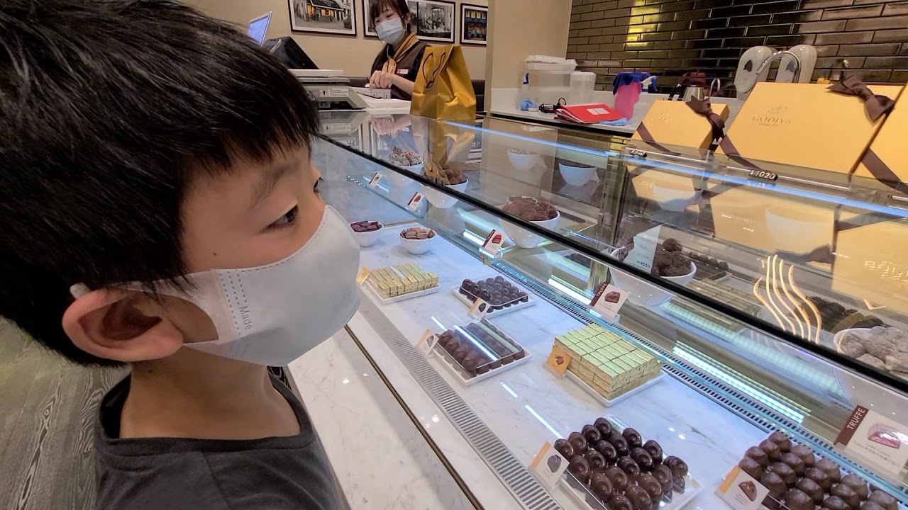 為了買Godiva巧克力甜筒..跑來逛免稅店？姊姊買了新衣服很便宜！
