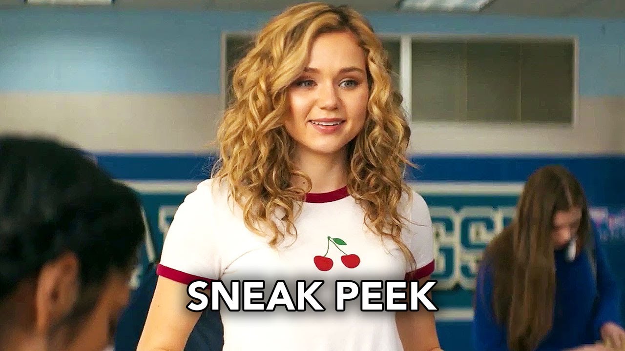 DC's Stargirl 1x01 Sneak Peek #2 