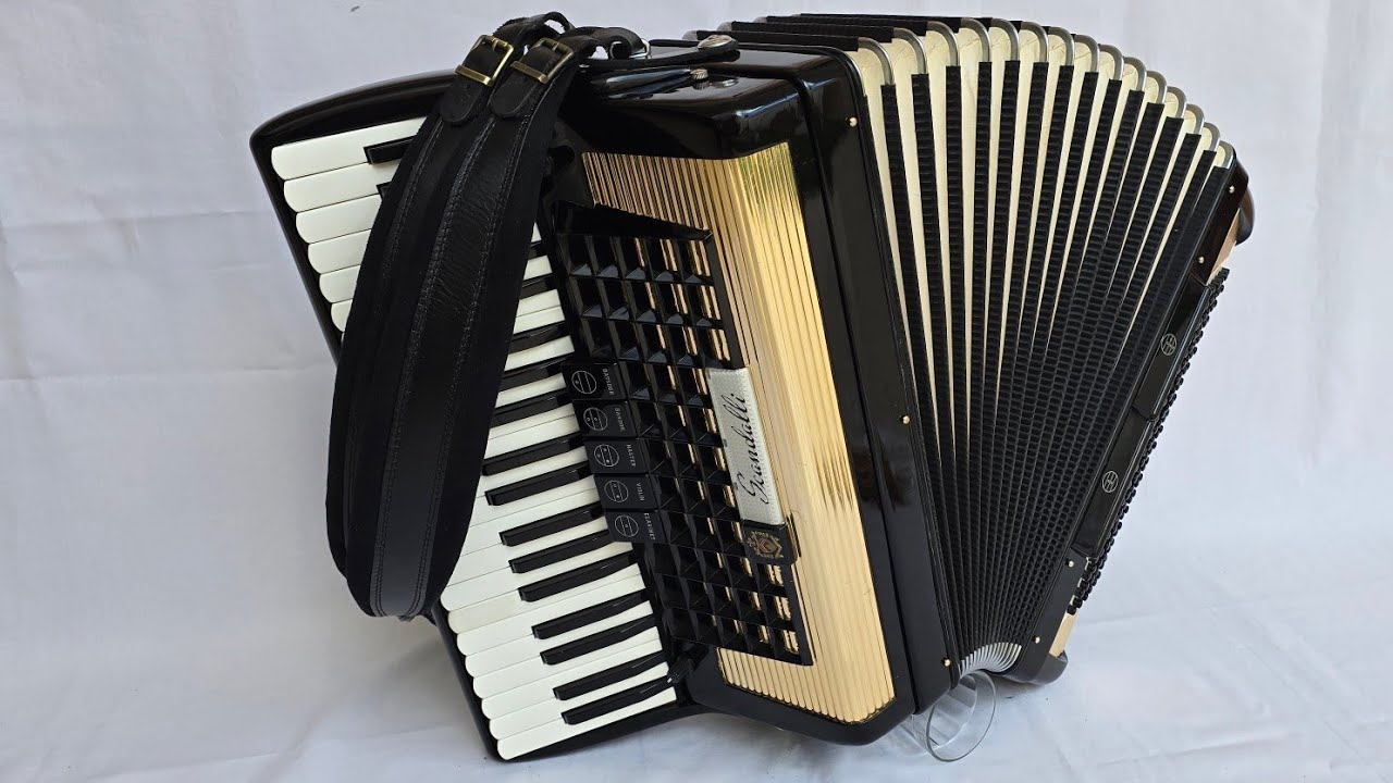 (VENDIDA) Acordeon 120 Baixos Scandalli Favo de Mel Já Eletrificada