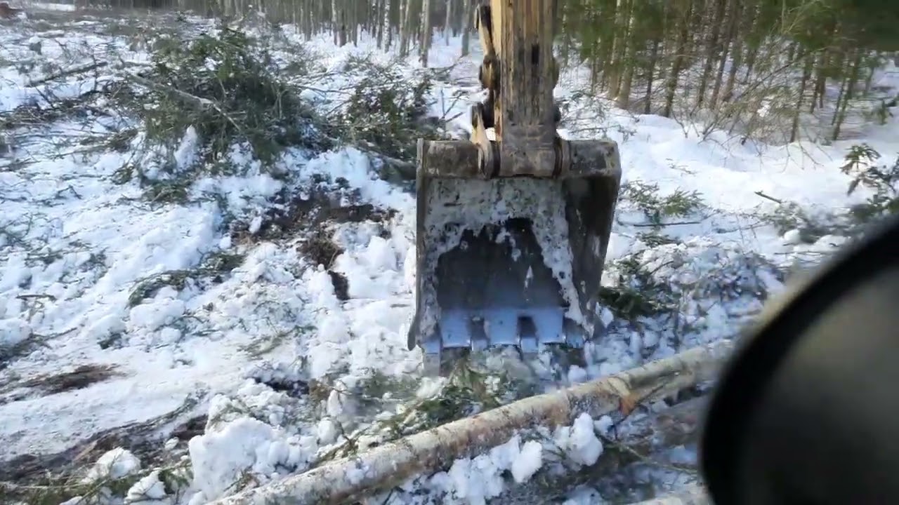 Экскаватор. Работа с лесом и брёвнами