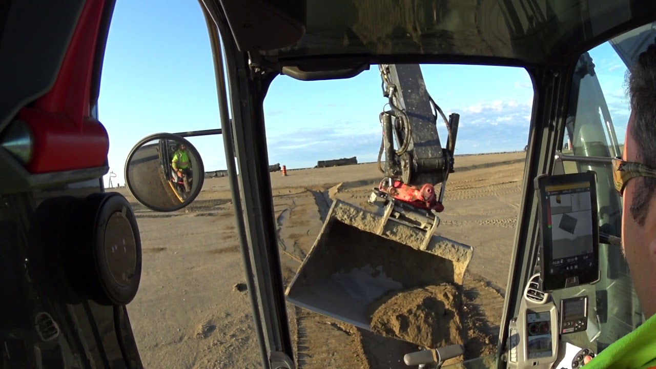 Trimble earthwork automatic with Rototilt
