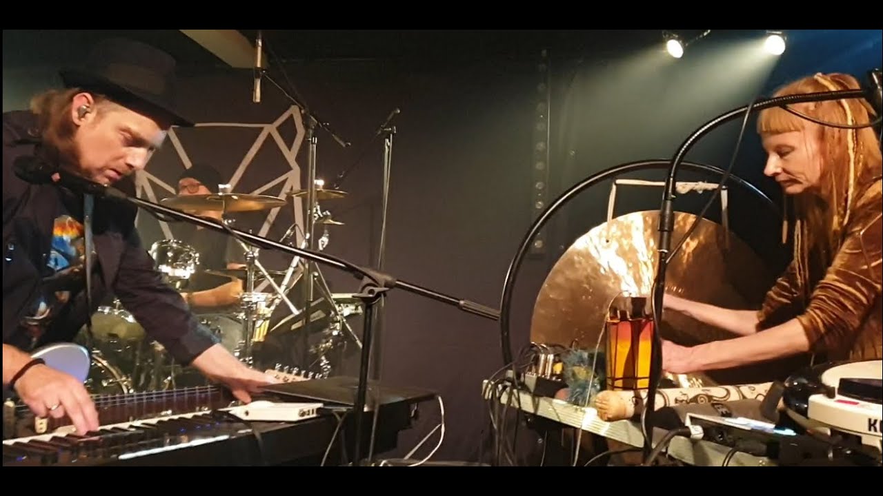 AMAROK - The Dark Parade - chez Paulette