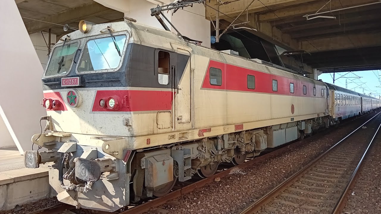 ONCF E-1257 assurant TL-905 d&eacute;part de casa voyageurs vers oued zem.