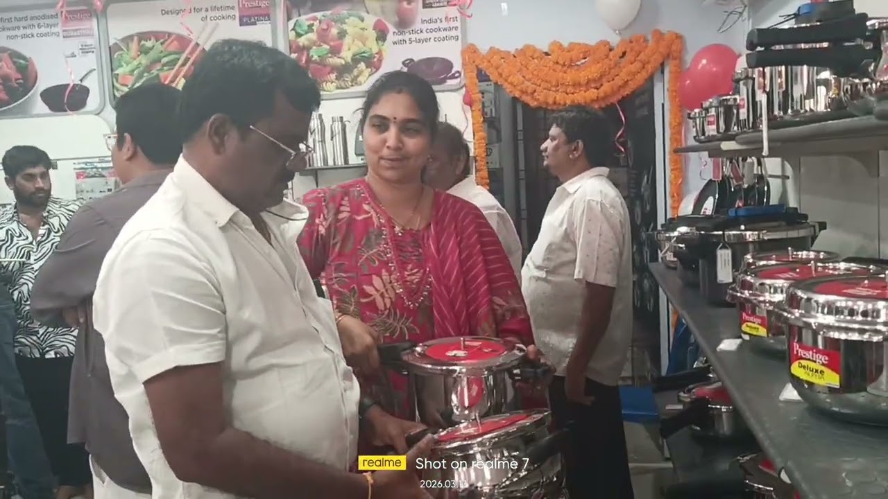 భీమవరం టౌన్ రైల్వే స్టేషన్ రోడ్డులో ప్రెస్టీజ్ వారి యశస్వి షోరూం ప్రారంభం.