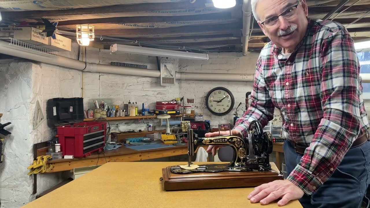 Демонстрационная модель Featherweight Guy - Singer Model 12 1886 года выпуска.