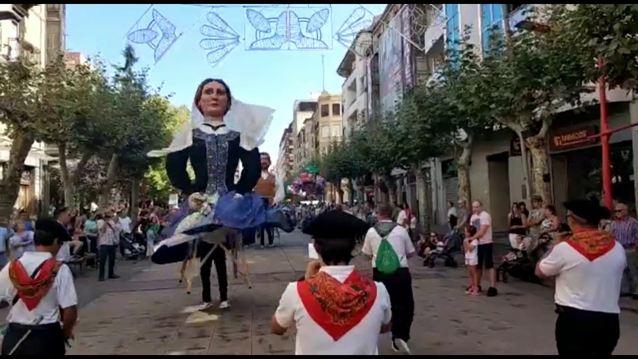 Gigantes de Buztintxuri - Pasacalles (en Miranda de Ebro)