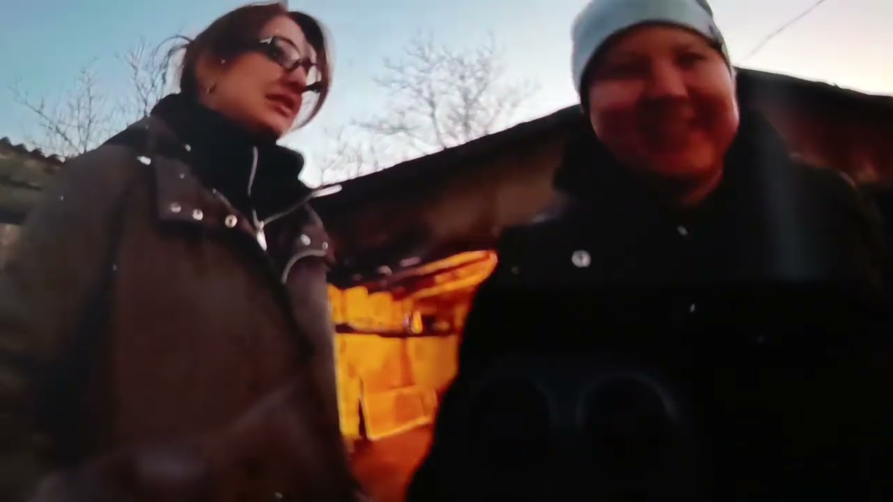 Мачо занялся туалетом, для  малышки.Мачо наулице работает,солнце с малышами дома засирает. Подписку
