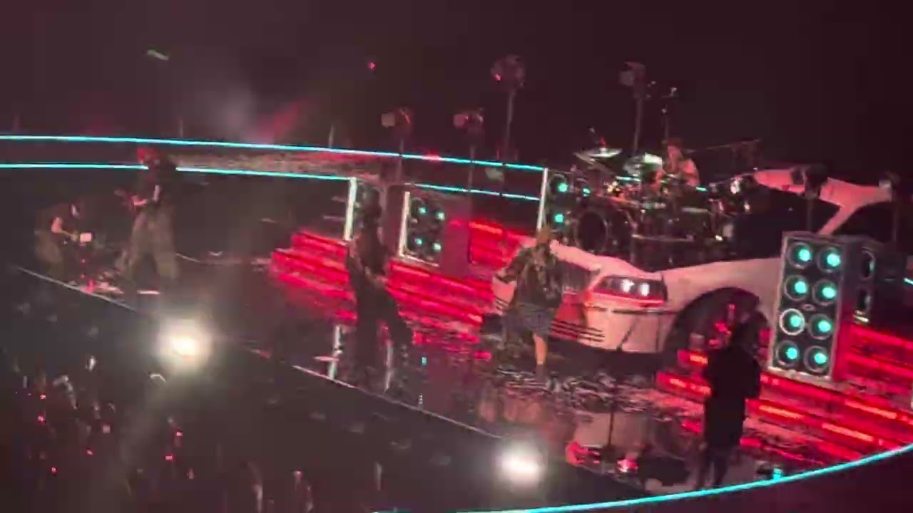 5 Seconds of Summer - She's Kinda Hot // SSE Arena Belfast