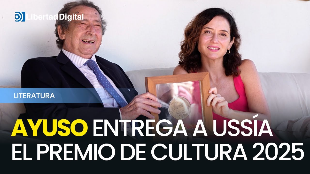 Ayuso entrega el Premio de Cultura 2025 al escritor Alfonso Ussía