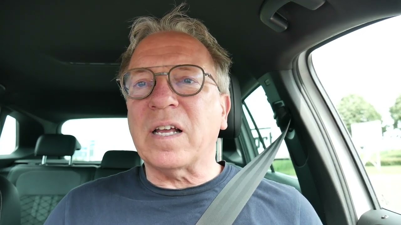 HOE MOET JE VOORUIT IN EEN PARKEERVAK PARKEREN?