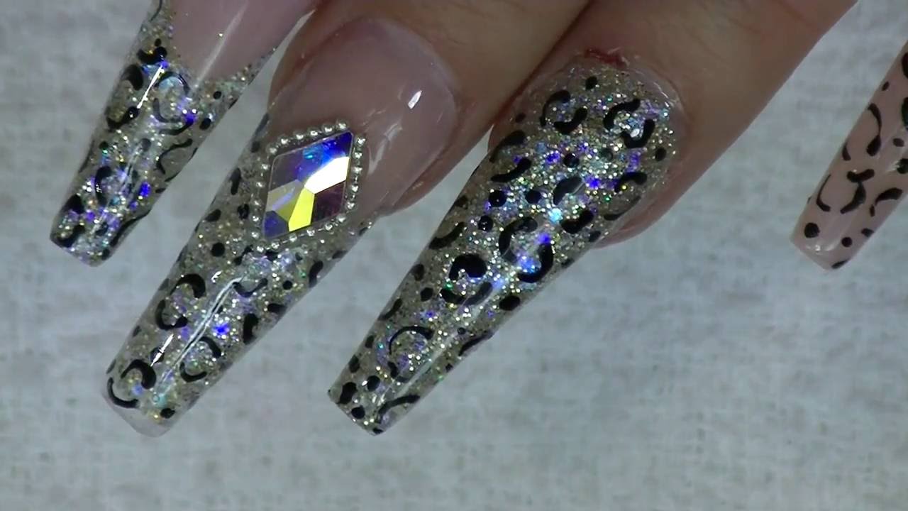 Mezcla brillosa / Animal print / Uñas acrílicas / Luliz nails