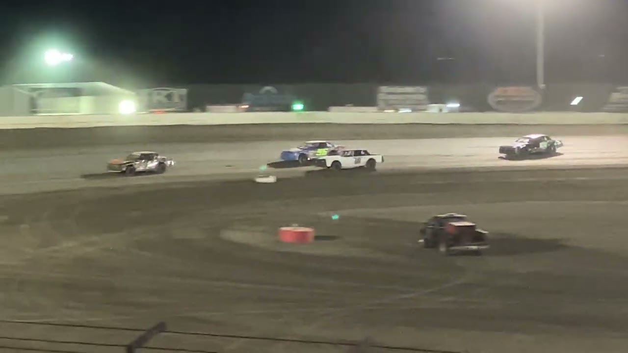11.15.25-Dustin Nation in #95 USRA Factory Stock A Main Race @ Rocket Raceway
