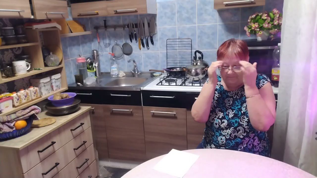Готовлю супчик картофельный и отвечаю на вопросы.