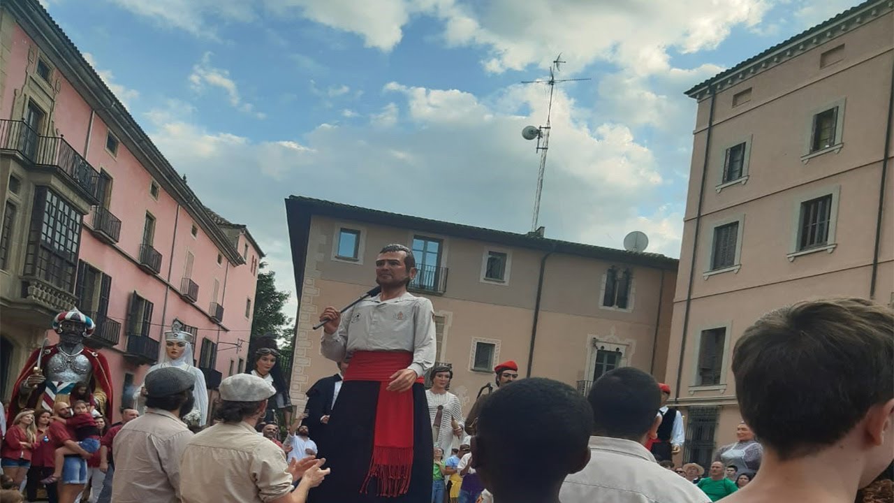Cercavila pel barri al mati i Trobada gegantera a la tarda/Festa Major del Carrer de la Riera