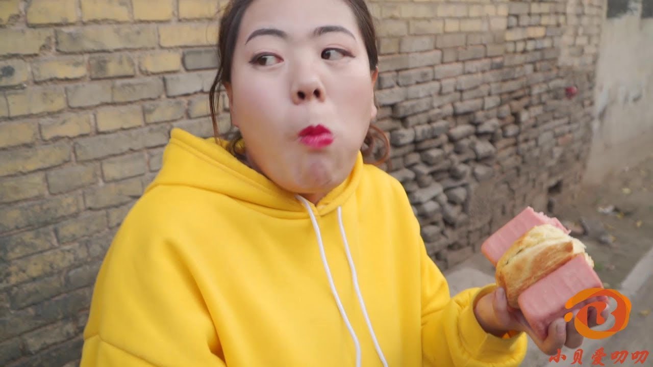 媳妇让老公吃夹肉饼，自己却吃肉夹饼，这媳妇还能要吗？【小貝愛叨叨】